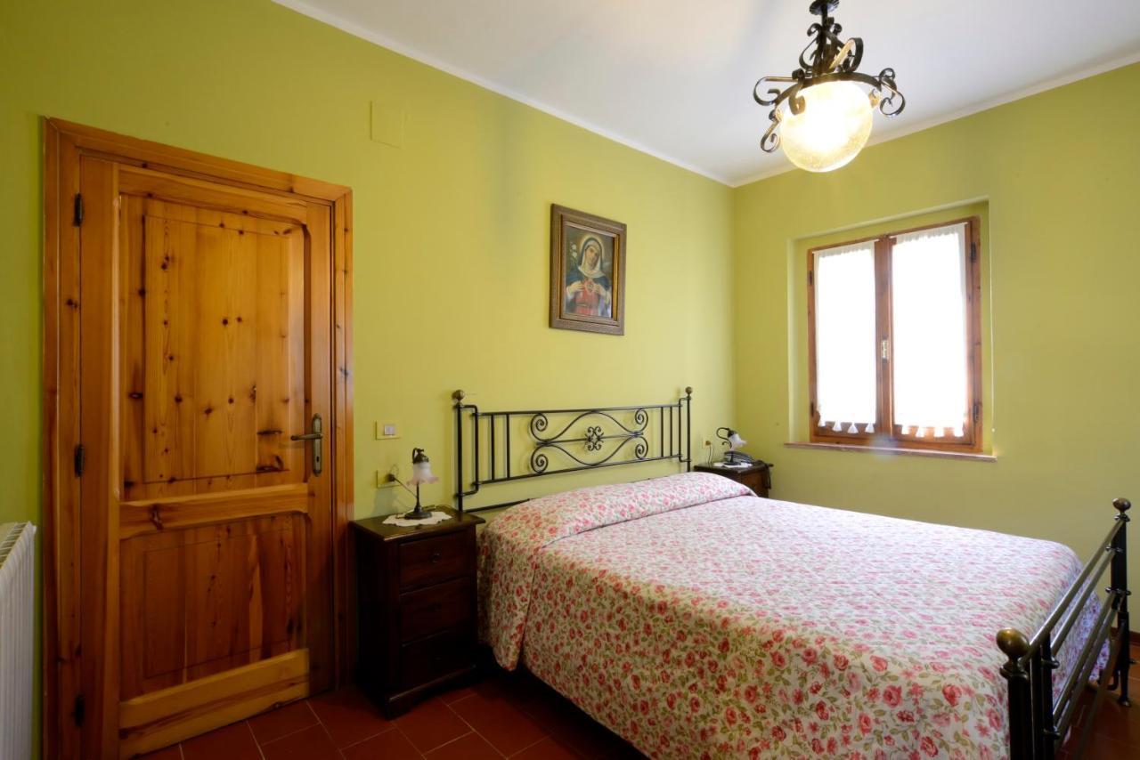Le Querce Di Assisi Vendégház Piano Delle Pieve Kültér fotó
